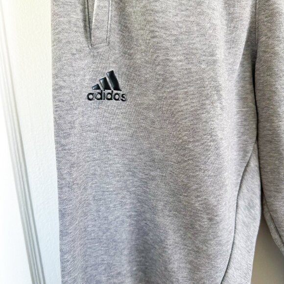 Adidas | Athletics Essential Linear Logo Fleece Jogger Sweatpants in Gray Medium - Picture 4 of 9